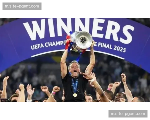 巴黎新援德罗欧冠前获首发信任 恩里克盛赞其带球能力与防守意识